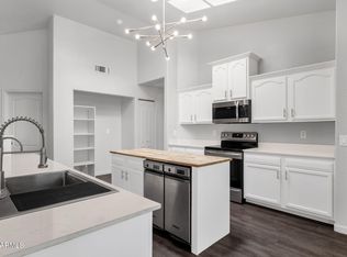 910 S Paradise Dr, Gilbert, AZ 85233