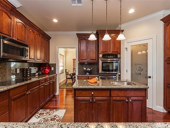 3rd image of 3485 Park Dr