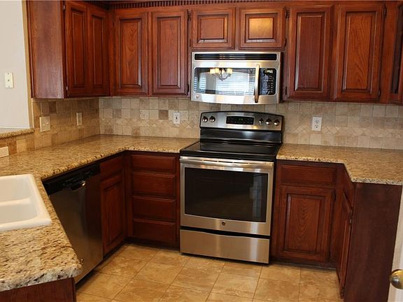 3rd image of 6900 Thornbird Ln