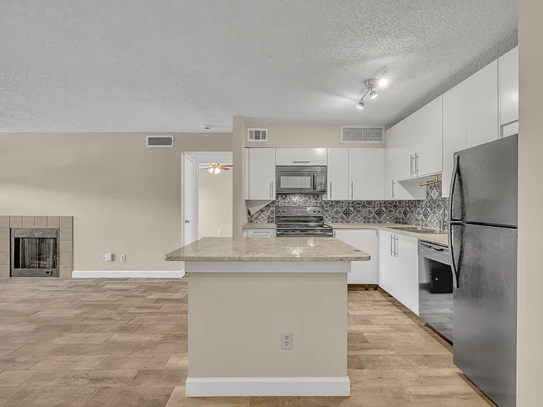 364 Northpointe Ct #206 — Photo 6
