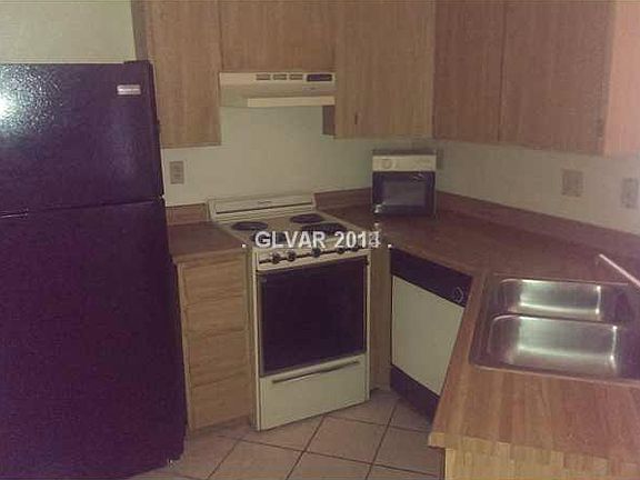 4th image of 520 Elm Dr Unit 205