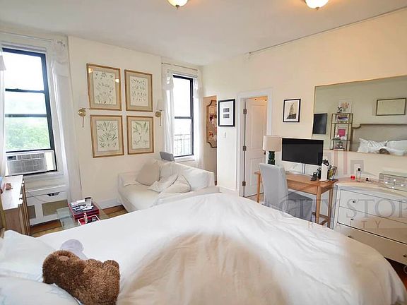 4th image of 101 W 77th St APT 3C