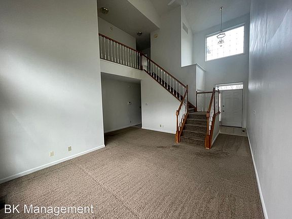 3rd image of 301 E Pine Ave