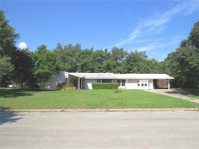 1st image of 401 Alamo Dr