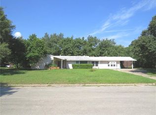 401 Alamo Dr, Rockdale, TX 76567