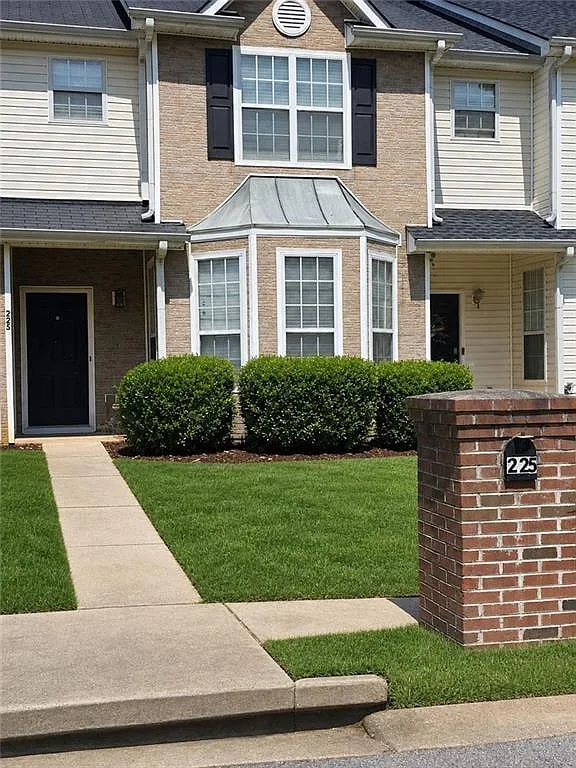 3 bed, 2.5 bath, 1370 sqft, $1,800 — Photo 1