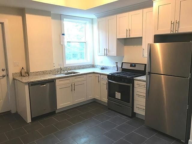 1st image of 4560 N Lincoln Ave #2