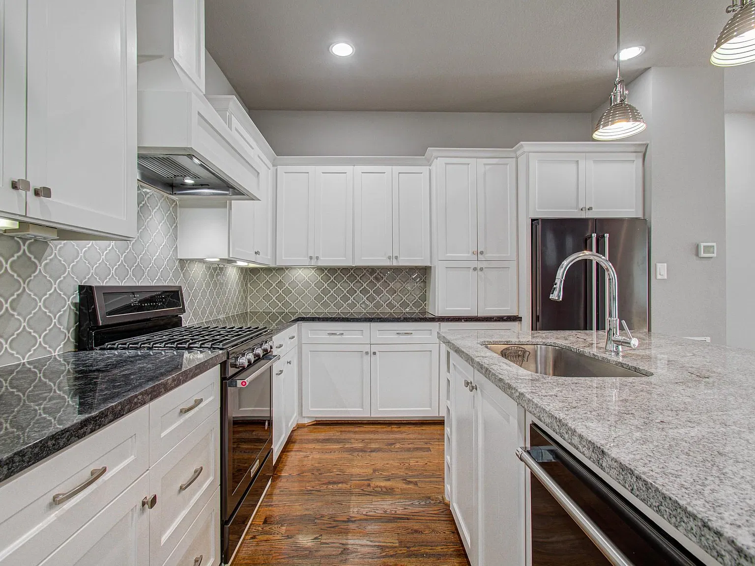 3 bed, 3.5 bath, 2059 sqft, $2,900 — Photo 4