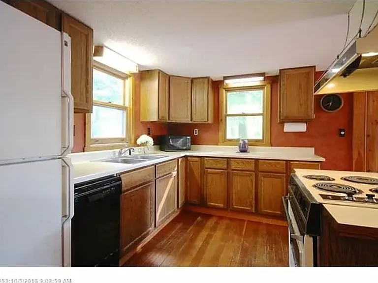 40 Claman Dr — Photo 27