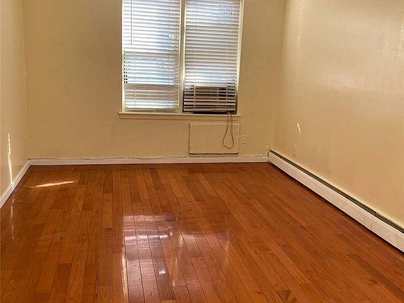 3rd image of 4315 Saull St APT 1D
