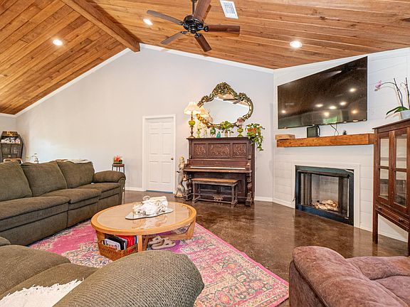 5th image of 5842 Grayce Ln