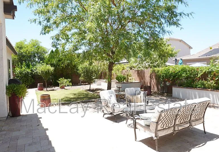 2910 E Wildhorse Dr — Photo 9
