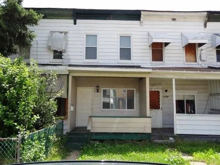 1123 Race St photo 1