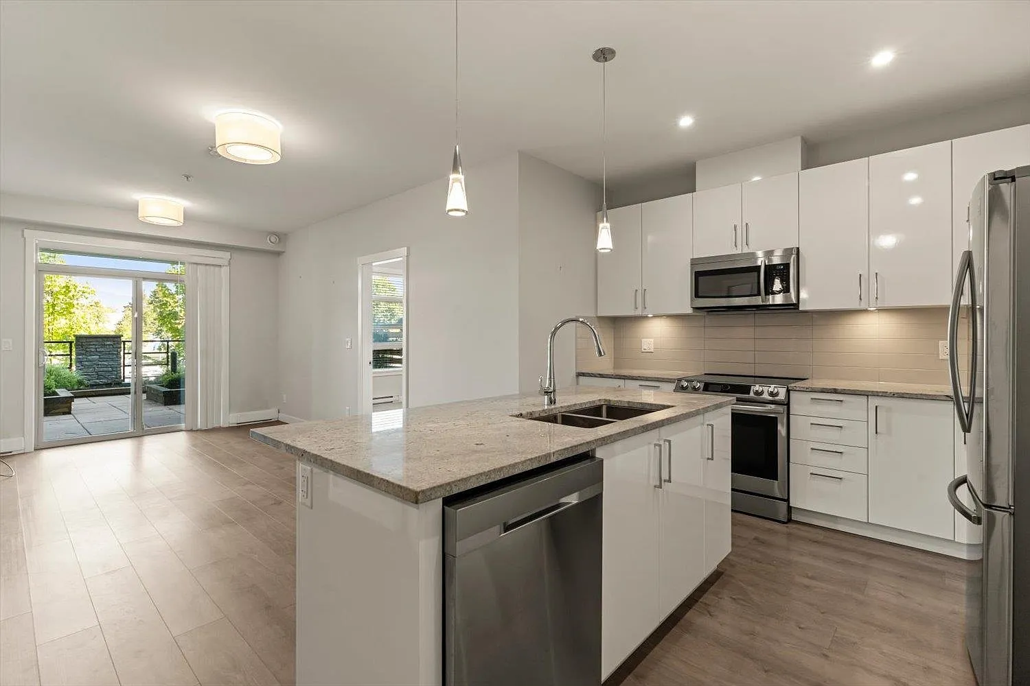 2 bed, 853 sqft, $1,900 — Photo 4