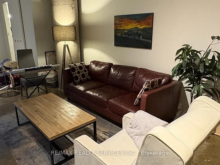 90 Sumach St #406 — Photo 4