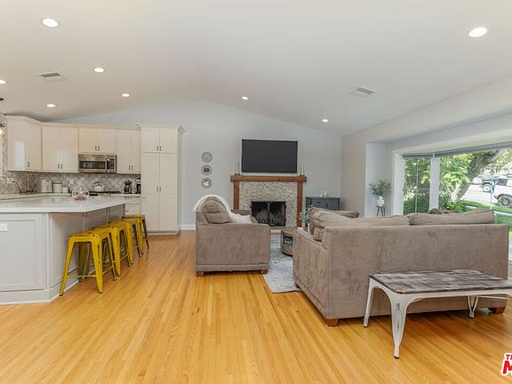 5th image of 779 La Grange Ave