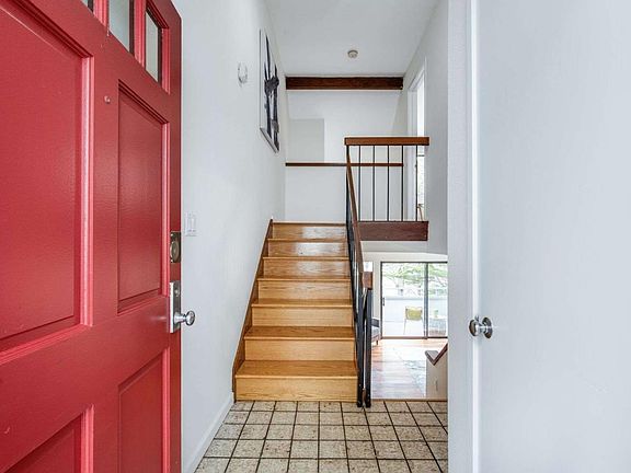 3rd image of 374 Innisfree Dr