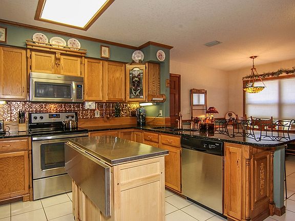 3rd image of 17461 Elsinore Dr
