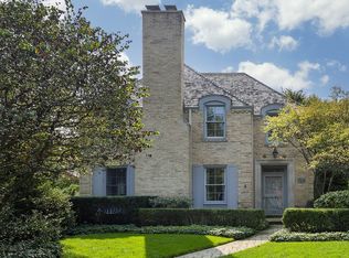 704 Kent Rd, Kenilworth, IL 60043