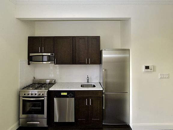 4th image of 39 E 1st St #17-19