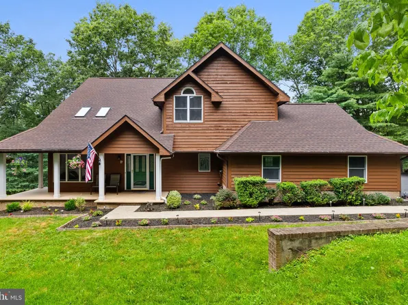71 Little Lake Ct, Harpers Ferry, WV 25425