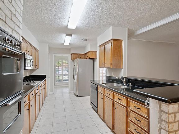 3rd image of 12927 Cricket Hollow Ln