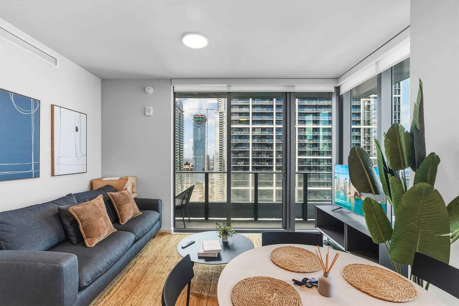 2 bed, 2.0 bath, 828 sqft, $7,862 — Photo 2