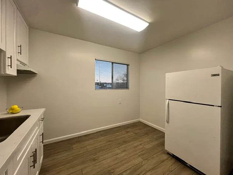 4006 Ingraham St #8 — Photo 6