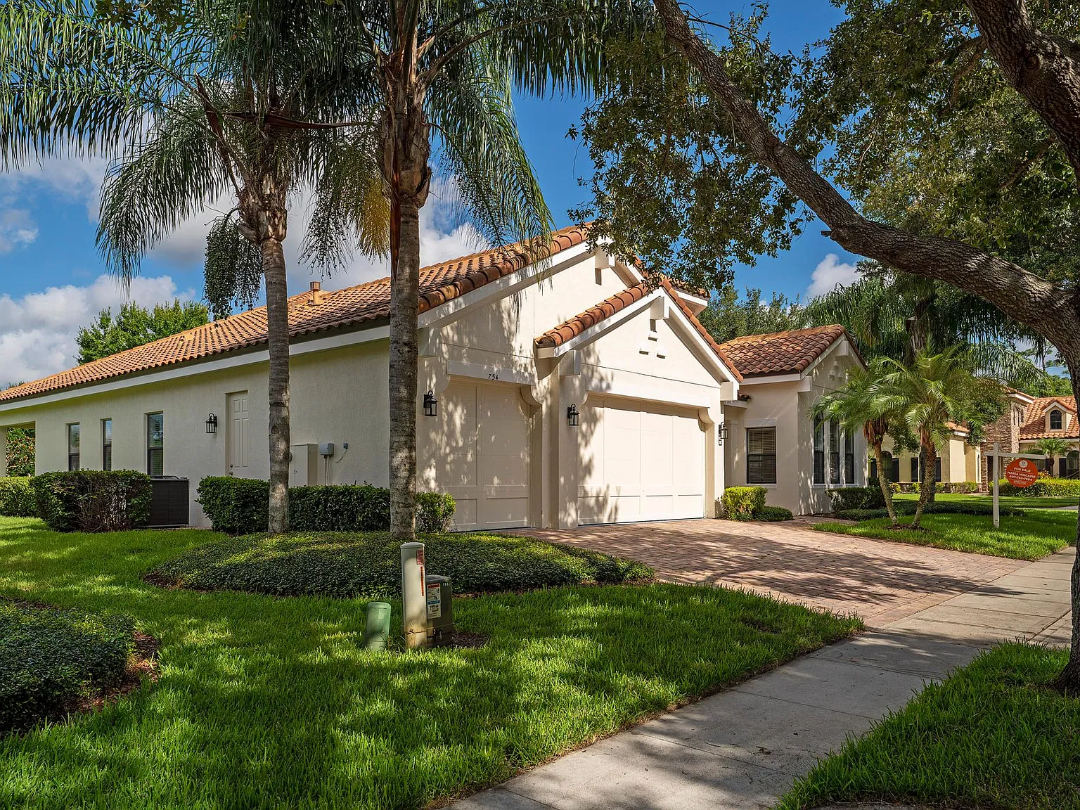 3 bed, 2.5 bath, 2985 sqft, $4,300 — Photo 2