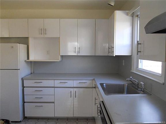 4th image of 354 Church St