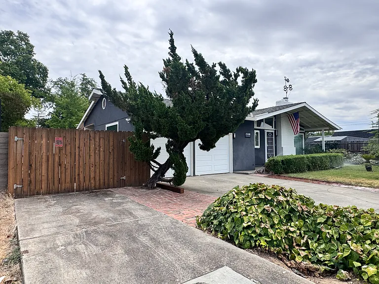 2508 Greenfield Way — Photo 2