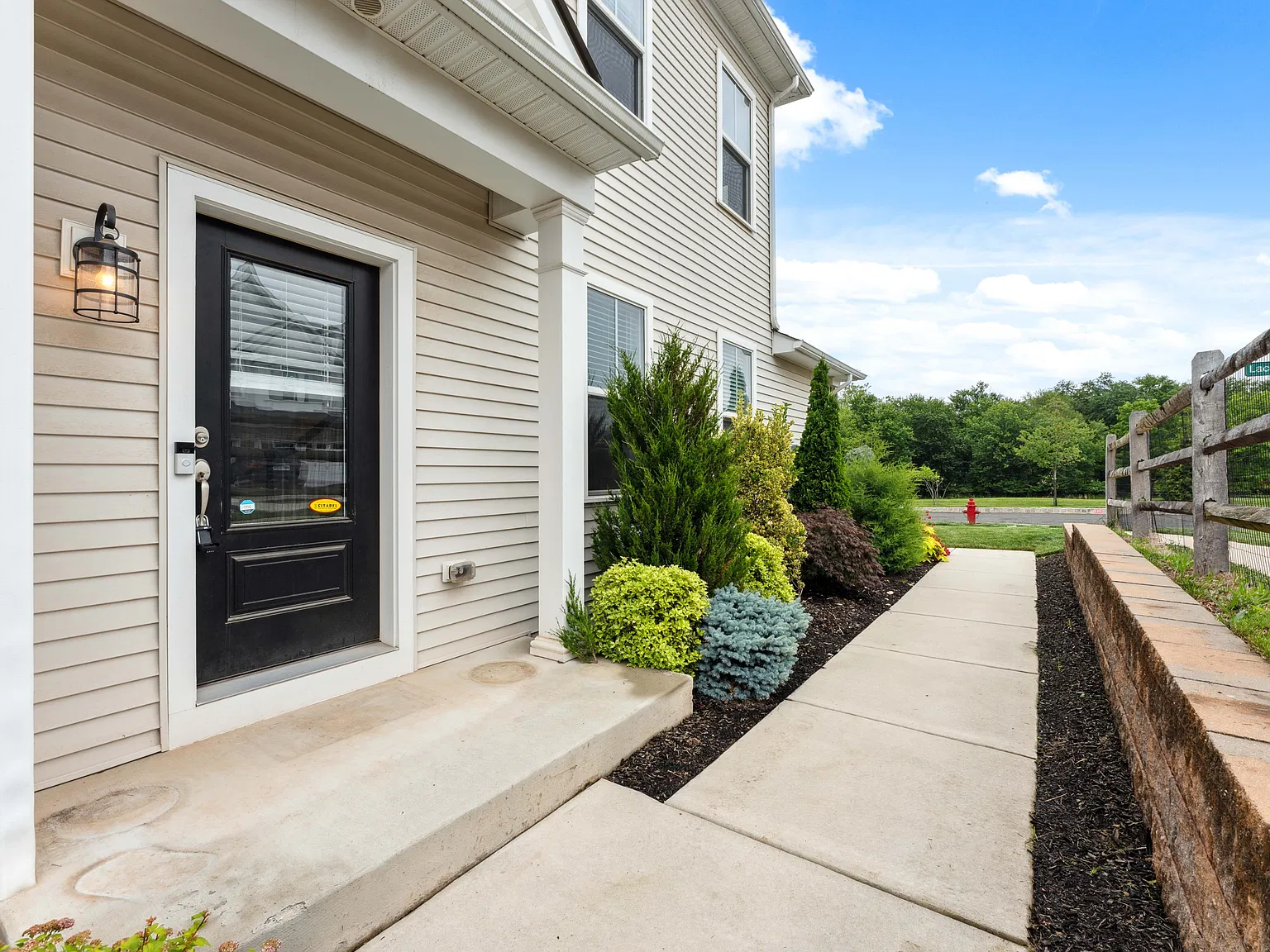 3 bed, 2.5 bath, 2120 sqft, $4,500 — Photo 4