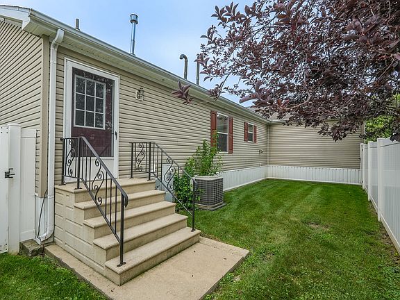 2nd image of 1078 Aspen Dr