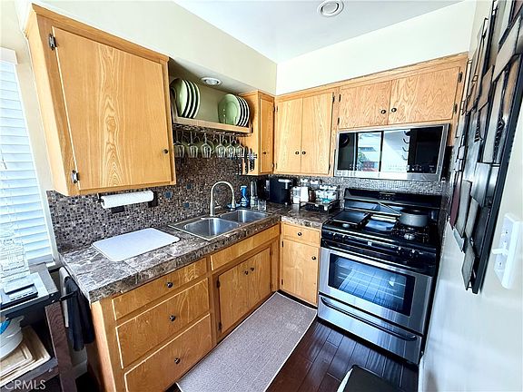 5th image of 813 Bayview Dr