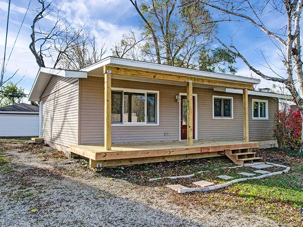 (undisclosed Address), McHenry, IL 60050