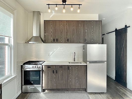 1st image of 3085 36th St Floor 1