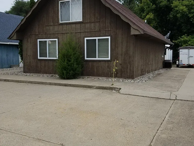 500 E Lansing Rd — Photo 10