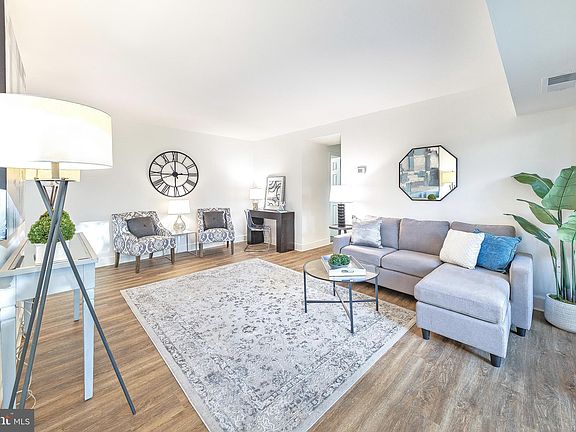 4th image of 15 Canterbury Sq APT 101