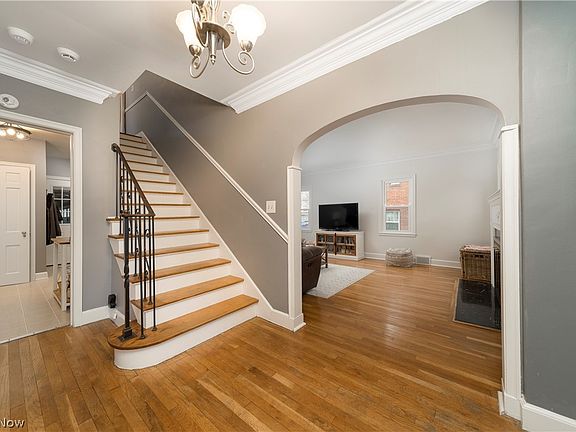 5th image of 561 Vinita Ave