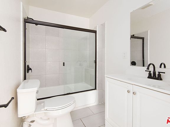 5th image of 2134 S Cloverdale Ave