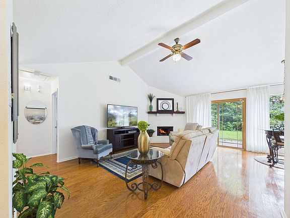 4th image of 4922 Creekview Dr