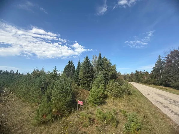 N6849 Jimtown Rd, Menominee, MI 49858