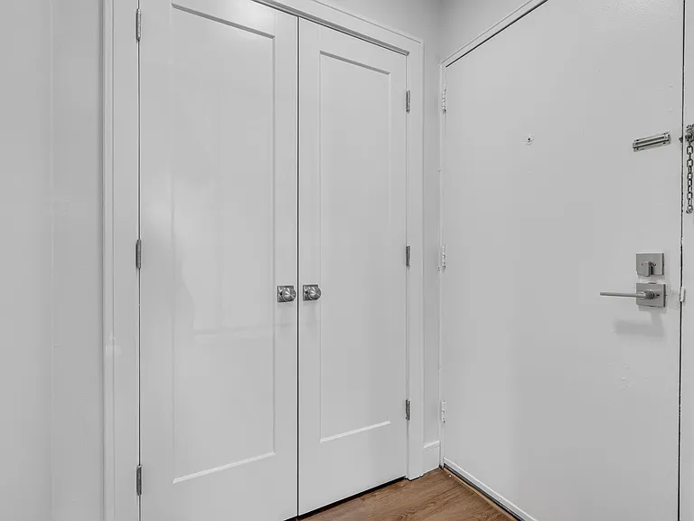 Ambassador Apartments — Photo 8