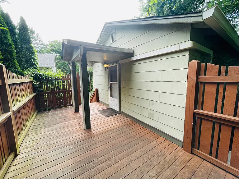 110 School Rd E — Photo 6