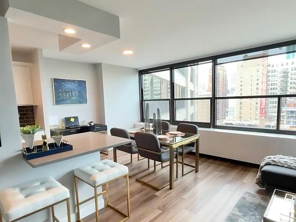 3rd image of 1435 S Michigan Ave #302