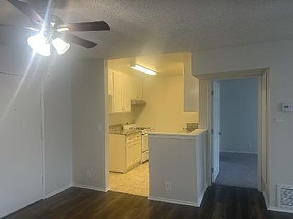 3rd image of 13610 Vanowen St APT 204