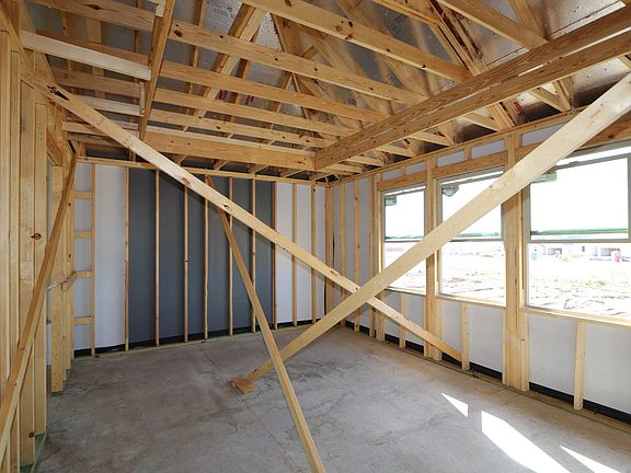 Primary suite with en suite bath