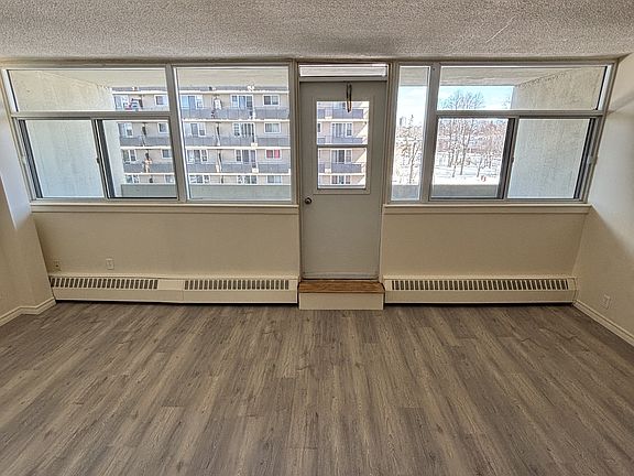 5th image of 70 McEwen Ave #404