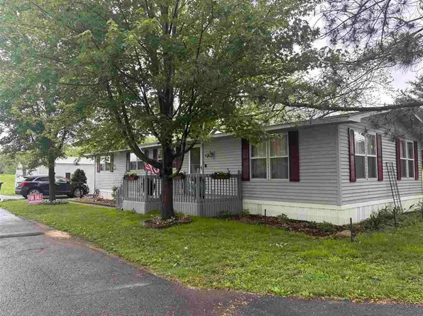 2128 S Riverside Dr Trailer 135, Iowa City, IA 52246