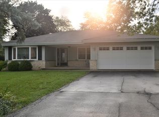 9S580 Clarendon Hills Rd, Hinsdale, IL 60527